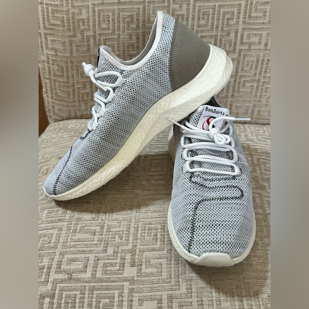 Men’s Athletic Sneakers Size 12 Gray  White Lightweight Breathable Tennis Shoes